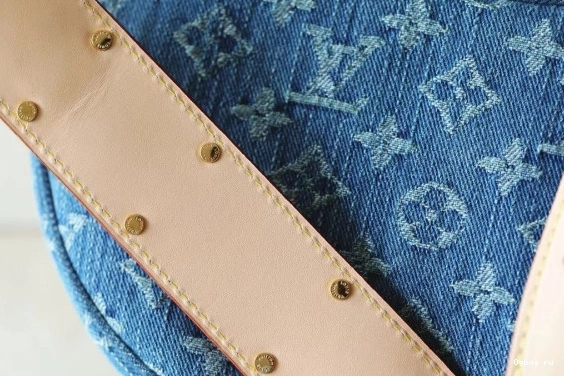 MM Croissant LOUIS VUITTON 0708